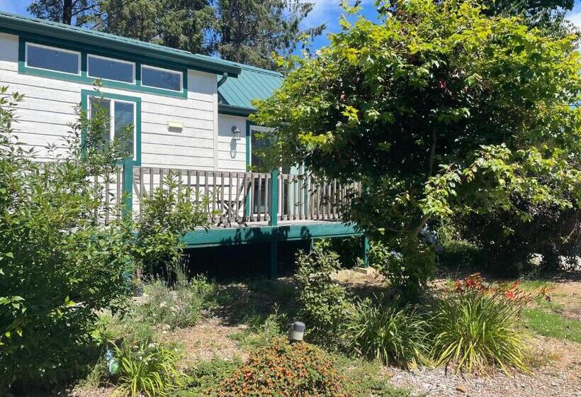 Хижина Superior, Sheltered Nook On Tillamook Bay