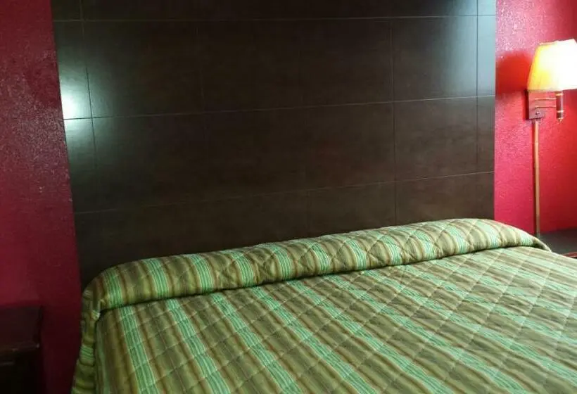 キングサイズベッドのスタンダードルーム, Hallmark Motel