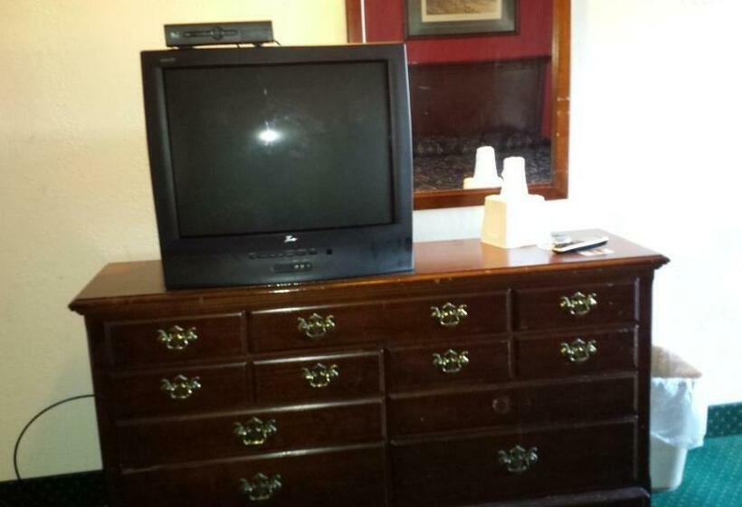 带2个双人床的标准工作室, Hallmark Motel