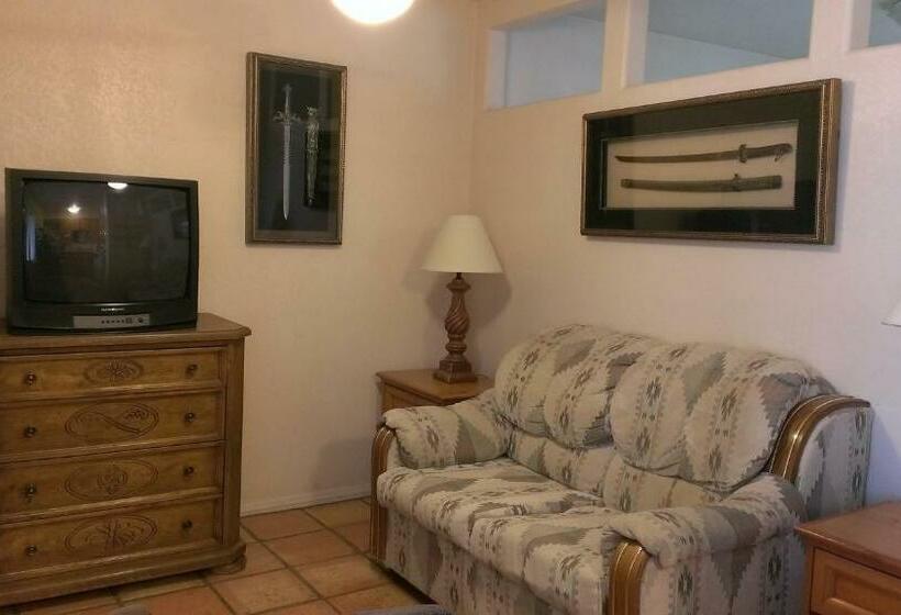 套房带泳池景, My Place Suites