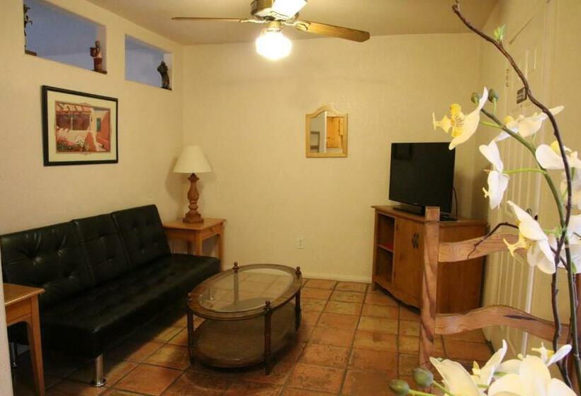 套房带泳池景, My Place Suites