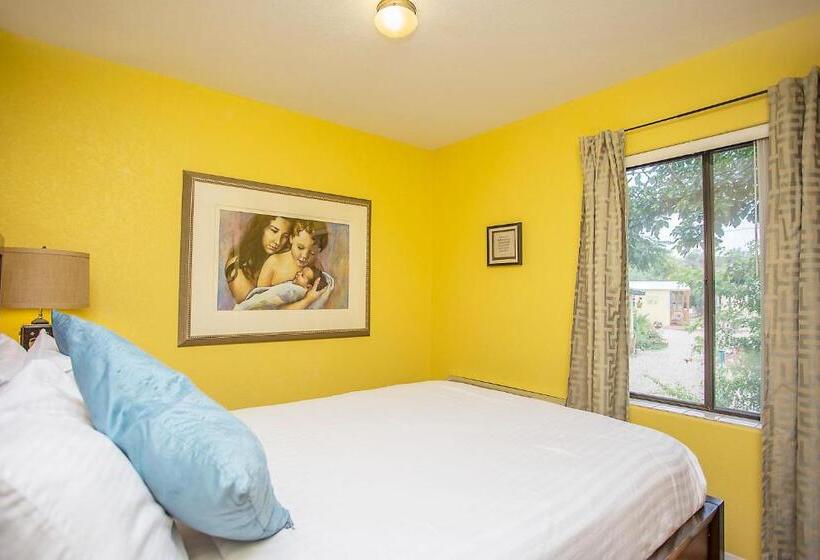 套房带泳池景, My Place Suites