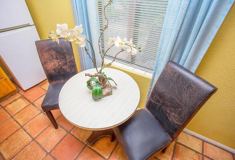 套房带泳池景, My Place Suites