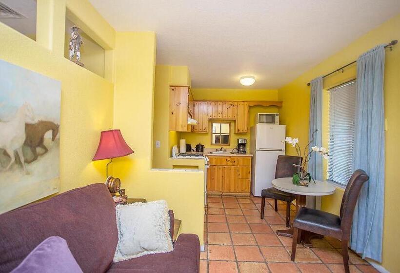 套房带泳池景, My Place Suites