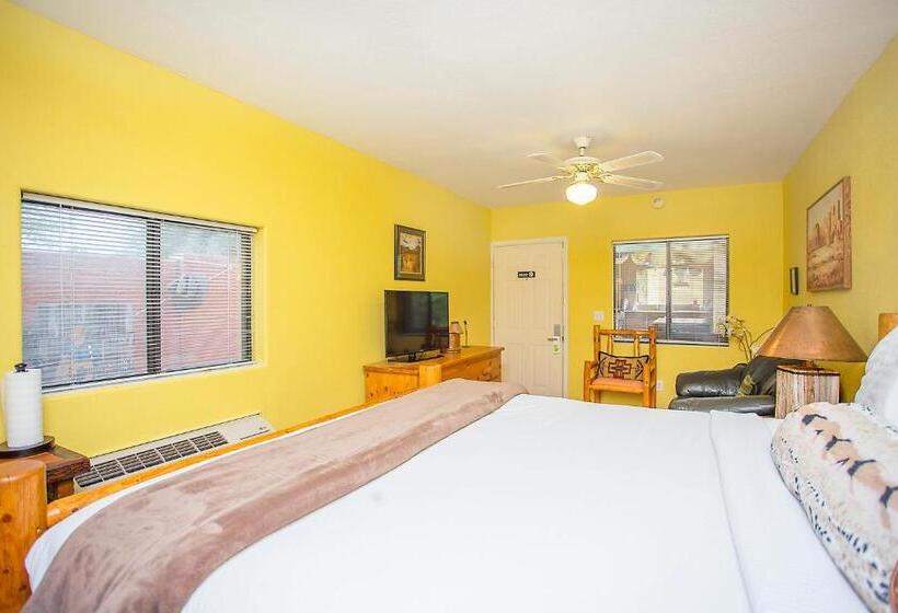 带大床的标准工作室, My Place Suites