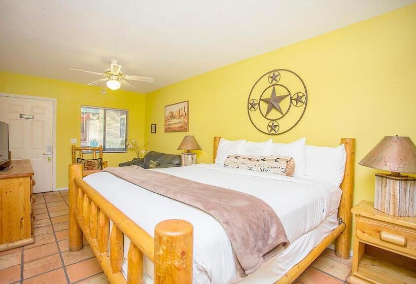 带大床的标准工作室, My Place Suites