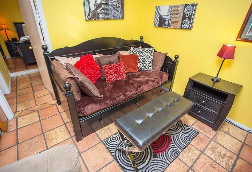 带大床的套房, My Place Suites