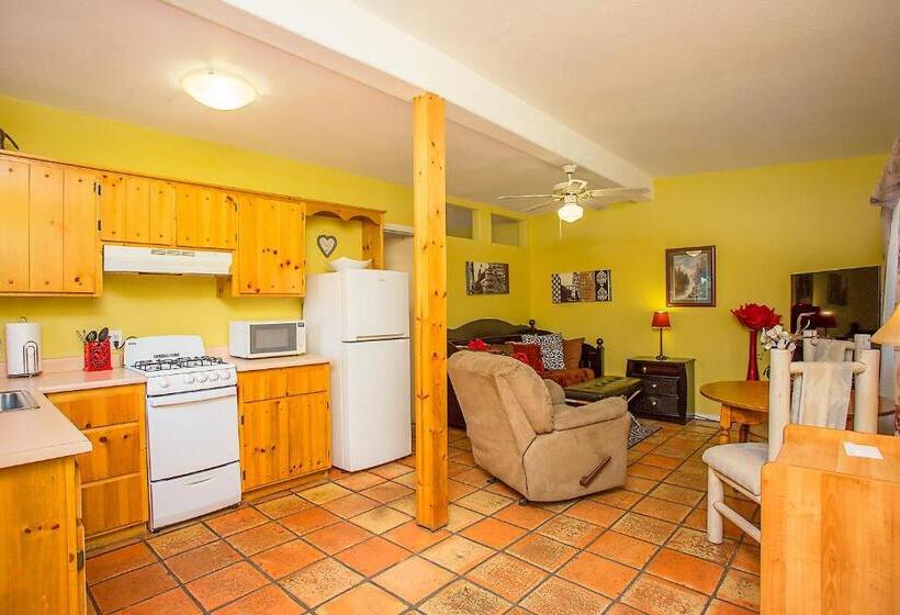 带大床的套房, My Place Suites