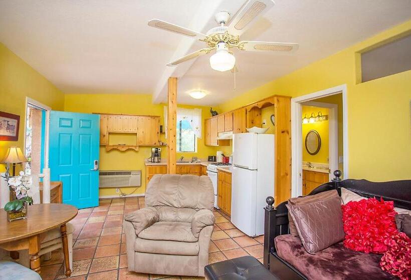 带大床的套房, My Place Suites