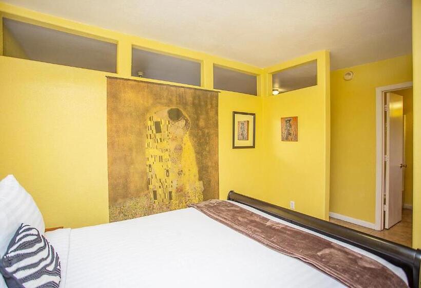 带大床的豪华间, My Place Suites