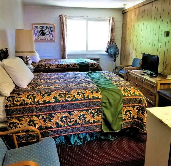 Семейный Номер, Town House Motor Inn