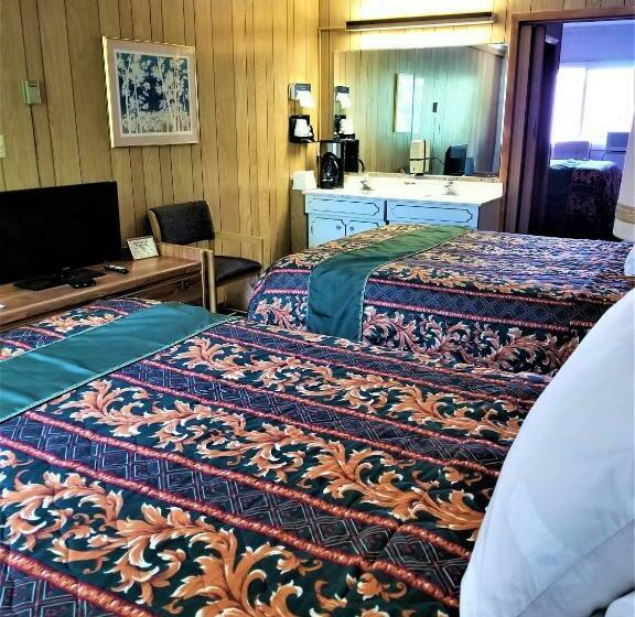Семейный Номер, Town House Motor Inn