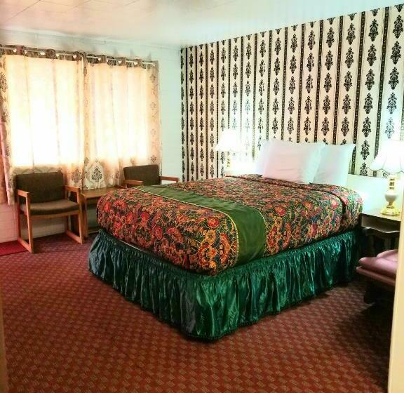 Номер Стандарт, Town House Motor Inn