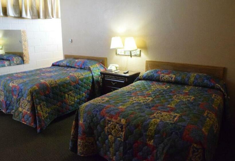 带2个双人床的标准工作室, Imperial Motel