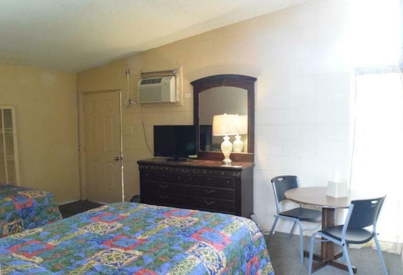 带2个双人床的标准工作室, Imperial Motel