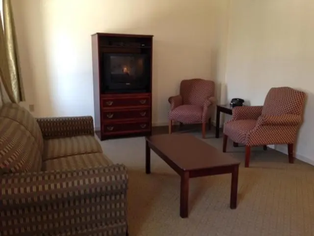キングサイズベッドのデラックススイート, Inn At Arbor Ridge Hotel And Conference Center