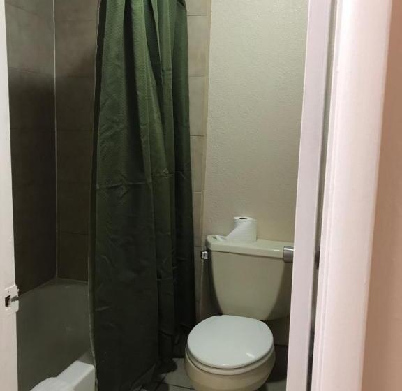 اتاق استاندارد, American Inn Motel