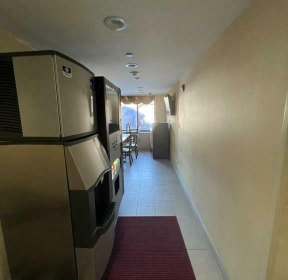 Номер Стандарт, Atlantic Motor Inn