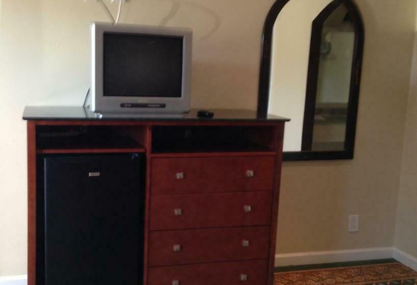 스탠다드 룸 킹사이즈 침대, Economy Inn