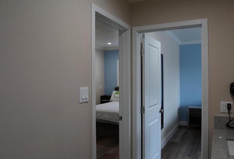 Люкс 2 Спальни, Sea Breeze Inn  Lax Airport, Los Angeles