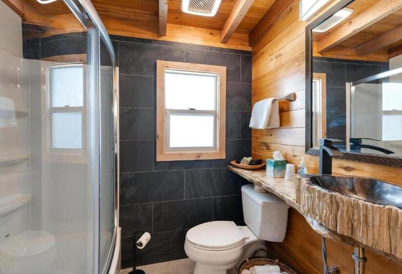 جناح إدارى, Stone Lizard Lodge