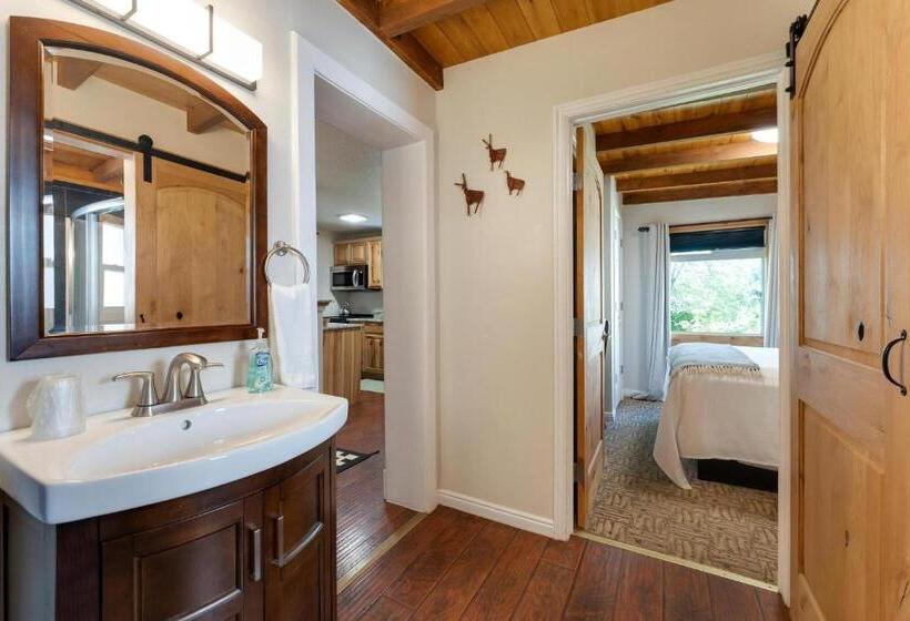 Президентский Люкс, Stone Lizard Lodge