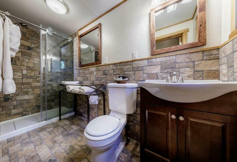 Номер Deluxe, Stone Lizard Lodge