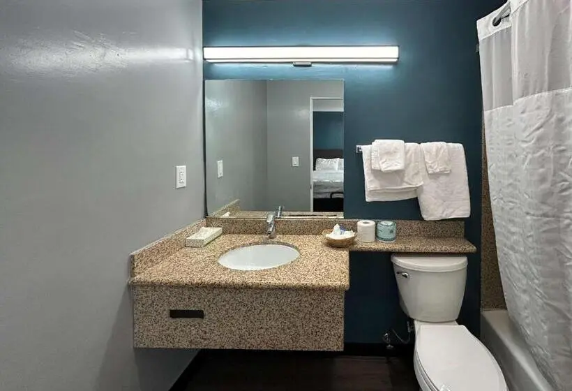 キングサイズベッドのデラックスルーム, Studio 6 Suites Madera, Ca Yosemite