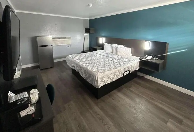 キングサイズベッドのデラックスルーム, Studio 6 Suites Madera, Ca Yosemite