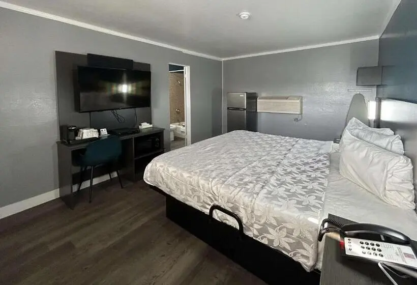 キングサイズベッドのデラックスルーム, Studio 6 Suites Madera, Ca Yosemite