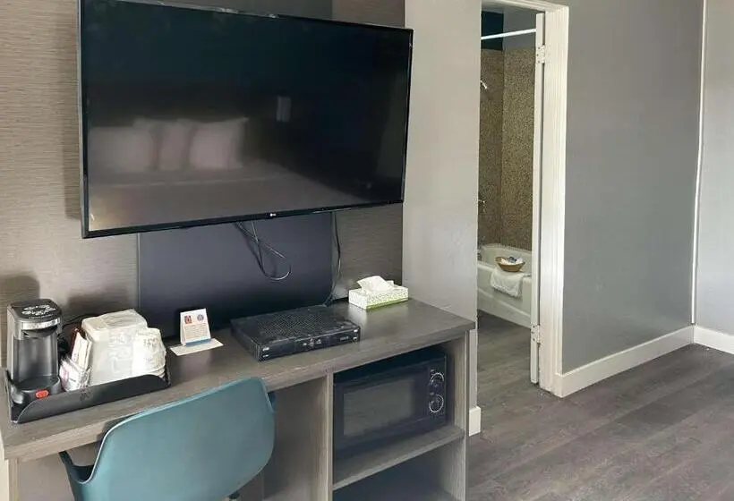 キングサイズベッドのデラックスルーム, Studio 6 Suites Madera, Ca Yosemite