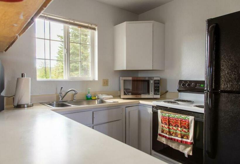 Люкс 2 Спальни, Swiss Holiday Lodge