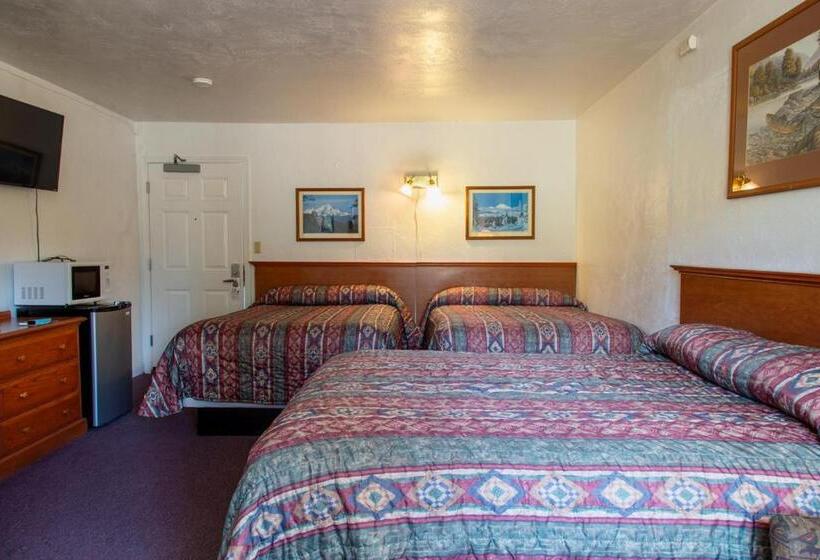 Трехместный Номер Базовый, Swiss Holiday Lodge