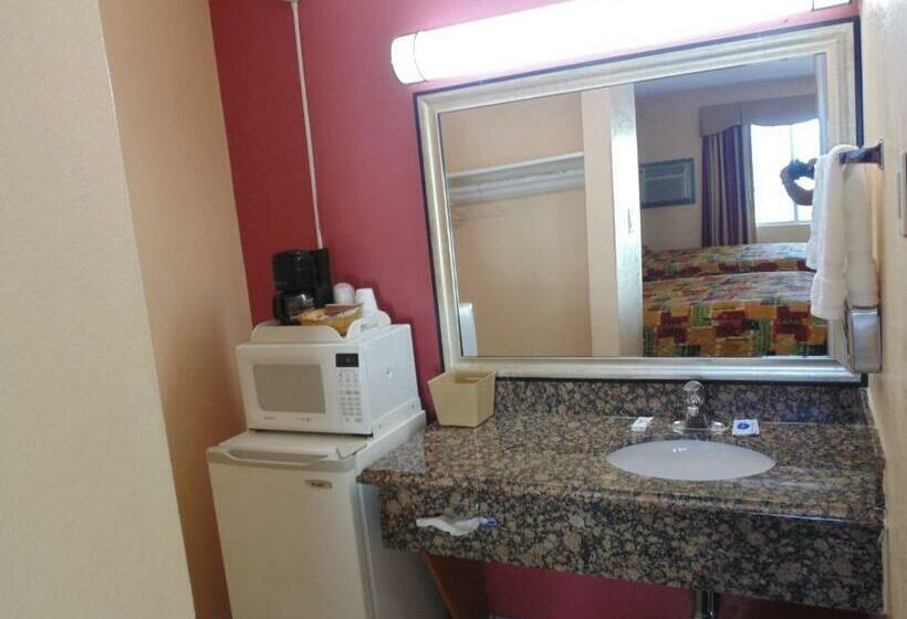 חדר סטנדרט עם מיטת קינג, Western Inn & Suites