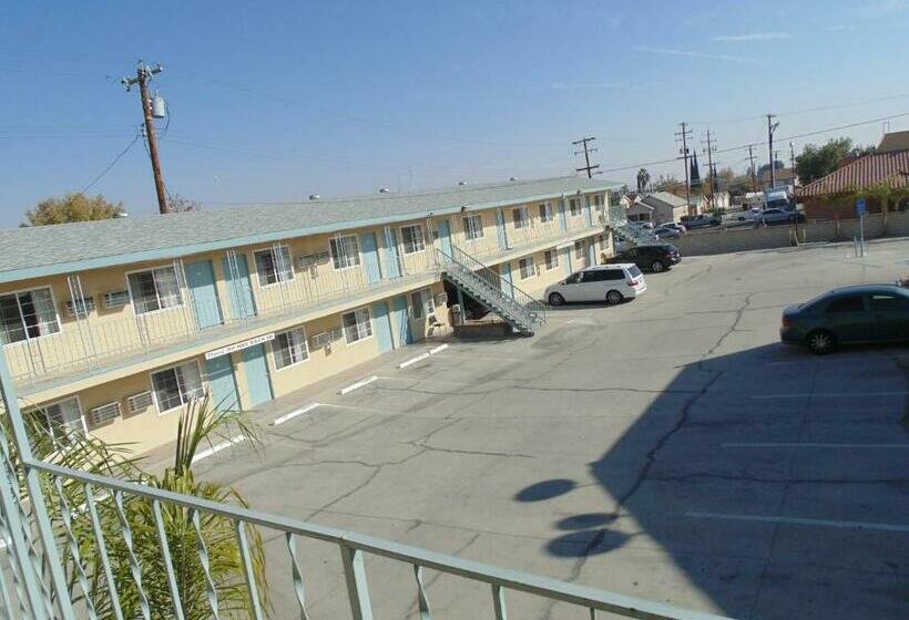 חדר סטנדרט עם מיטת קינג, Western Inn & Suites