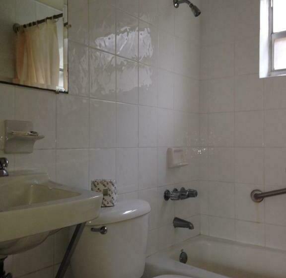 带2个双人床的标准工作室, Palacio Inn Motel