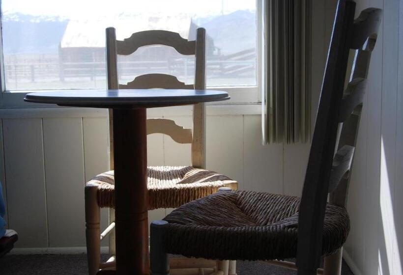 스위트, Redwood Motel