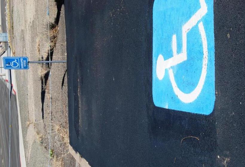 장애인을 위한 스탠다드 룸, Redwood Motel