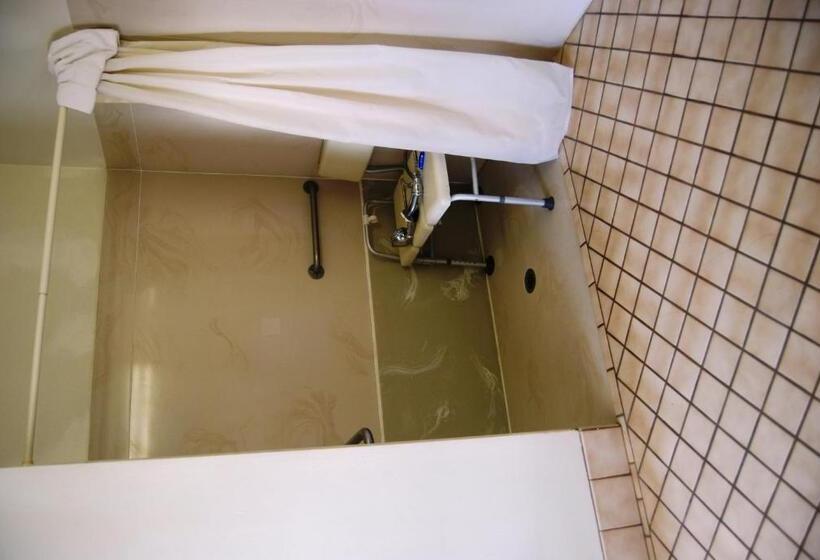 장애인을 위한 스탠다드 룸, Redwood Motel