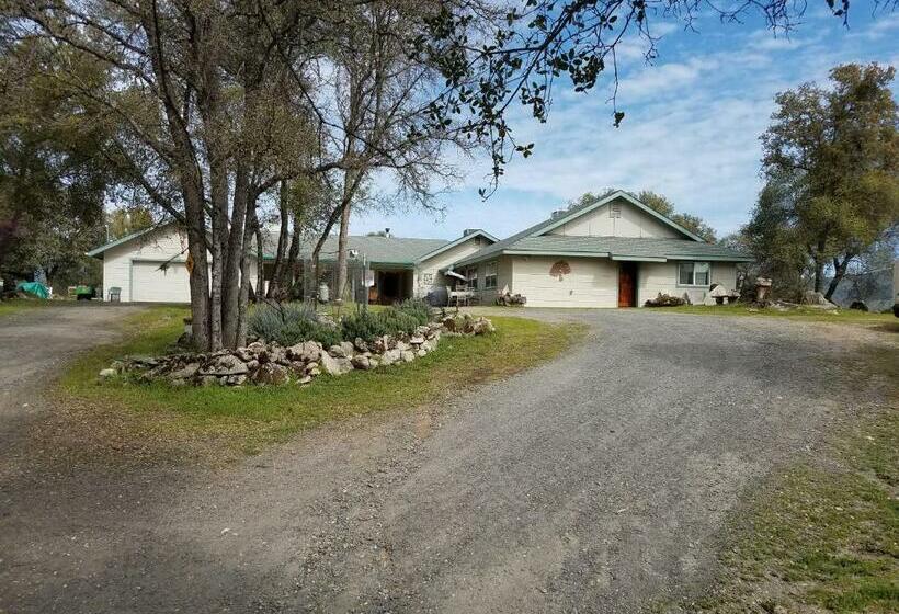 Четырехместный Номер Стандарт, Yosemite Nights B&b