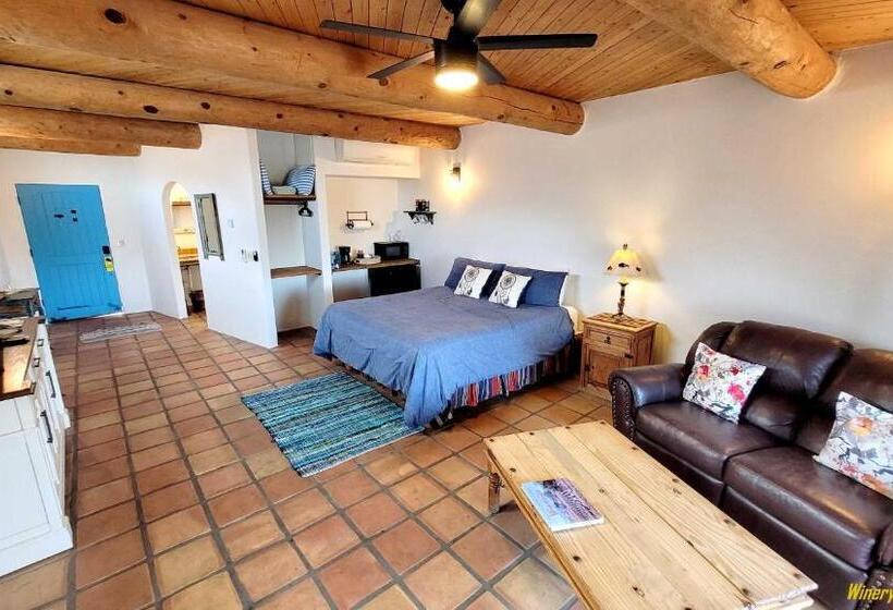 Standard Studio King Bed, Sirena Vineyard Resort