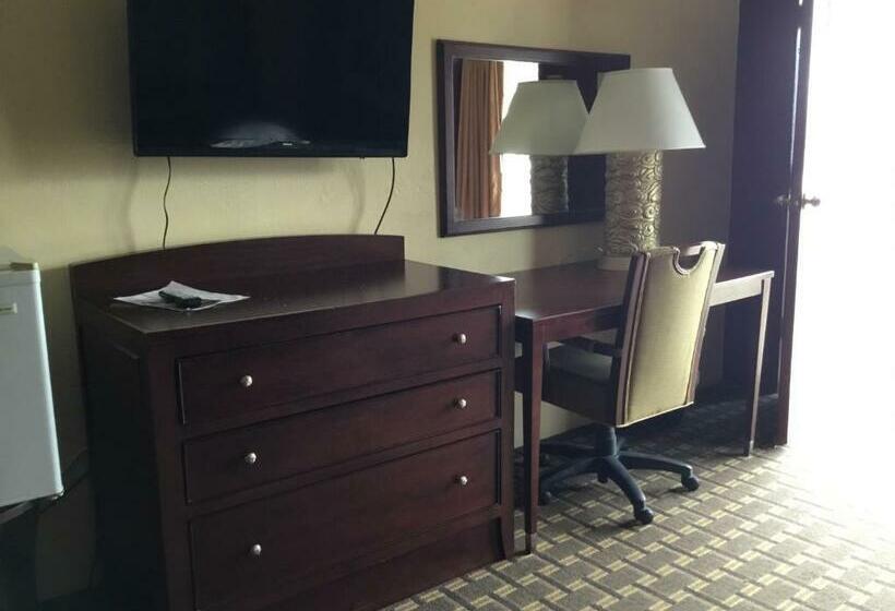 Номер Стандарт 2 Двуспальные Кровати, Budget Inn Motel