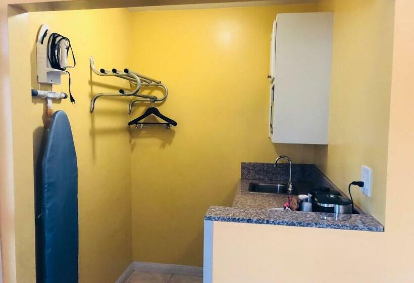 キングサイズベッドのスタンダードルーム, Encore Motel