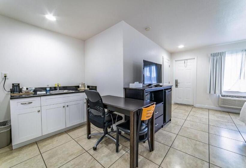 Четырехместный Номер Deluxe, Everglades City Motel   Everglades Adventures Inn