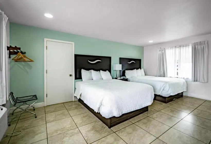 デラックスの４人部屋, Everglades City Motel   Everglades Adventures Inn