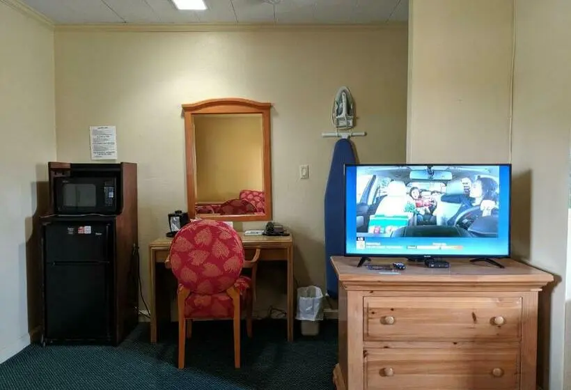 キングサイズベッドのスタンダードルーム, Cheerio Inn Glennville