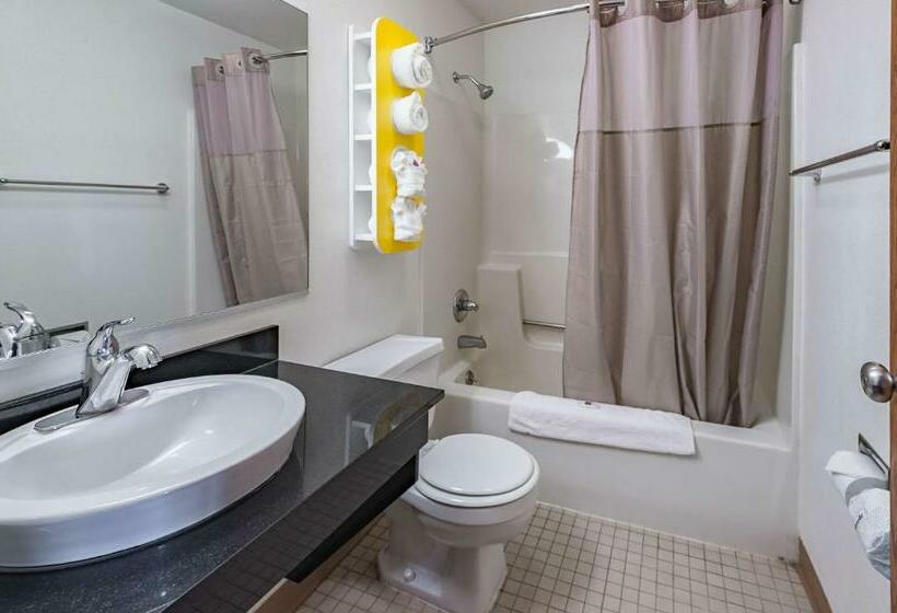 Négyágyas Standard Szoba, Motel 6 Drums