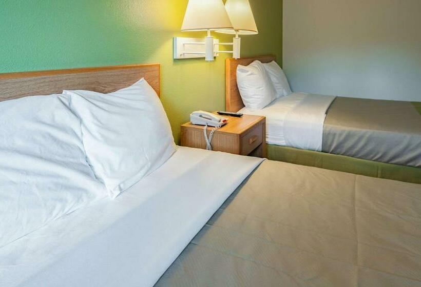 Négyágyas Standard Szoba, Motel 6 Drums