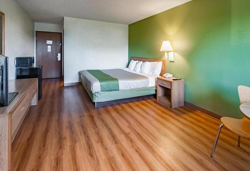 Standard Szoba King Size Bed, Motel 6 Drums