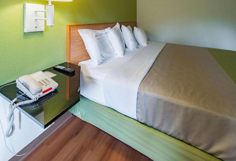 Deluxe Suite, Motel 6 Drums